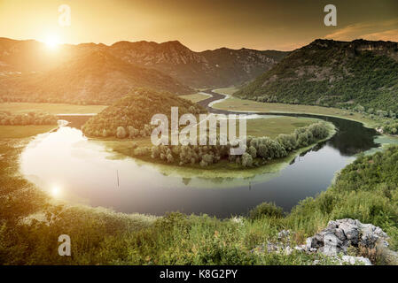 Piegare nel fiume, lago di Scutari, Rijeka crnojevica, Montenegro, Foto Stock