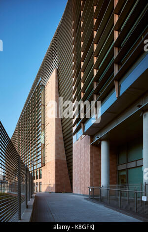 Ingresso laterale. Francis Crick Institute, Londra, Regno Unito. Architetto: HOK International Ltd, 2017. Foto Stock