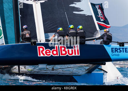 Red Bull catamarano GC-32 all'Extreme serie vela, Barcellona Foto Stock