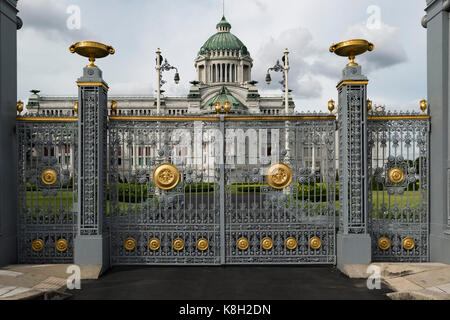 Il Ananta Samakhom trono hall è un royal hall di ingresso all'interno di dusit palace a Bangkok, Thailandia. fu commissionato da re Chulalongkorn (rama v) Foto Stock