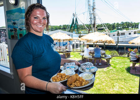 North Carolina, NC, Calabash, città di pescatori, cucina regionale, ristoranti, Captain Nance's Seafood, ristoranti, ristoranti, ristoranti, ristoranti, caffè, donna donna donna wom Foto Stock