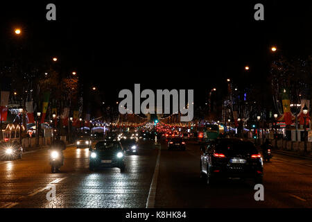 Il champs elysees a metà dicembre, Paris, Francia. Foto Stock