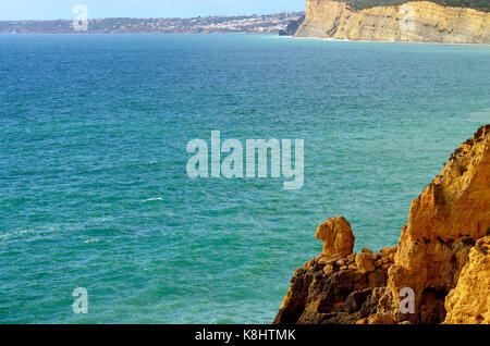 Ponta da piedade spettacolari formazioni rocciose cammelli testa sulla costa di Algarve Foto Stock