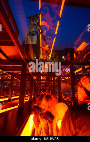 Zollverein Coillery, sito patrimonio mondiale dell'UNESCO, dal Consiglio europeo di Essen, Germania, ex miniera di carbone, oggi una miscela del museo, evento culturale ubicazione e industria Foto Stock