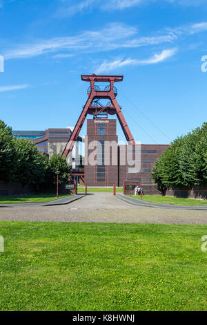 Zollverein Coillery, sito patrimonio mondiale dell'UNESCO, dal Consiglio europeo di Essen, Germania, ex miniera di carbone, oggi una miscela del museo, evento culturale ubicazione e industria Foto Stock