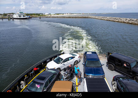 Ocracoke North Carolina, Pamlico Sound, Outer Banks, Cedar Island, traghetto, barca, sveglia, acqua, veicoli, NC1705180565 Foto Stock