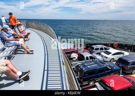 Ocracoke North Carolina, Pamlico Sound, Outer Banks, Cedar Island, traghetto, barca, acqua, veicoli, passeggeri passeggeri motociclisti, NC170518070 Foto Stock