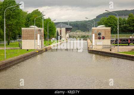 TRIER, Germania - 5° agosto 17: il secondo dispositivo di bloccaggio lungo la Mosella per accogliere la nave ascensori/scende fino a 7,25 m in Detzem. Foto Stock