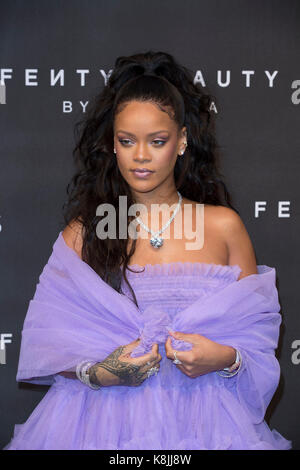 Rihanna arriva al fenty bellezza da rihanna launch party ad Harvey Nichols, Knightsbridge, Londra, Foto Stock