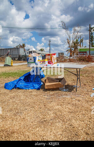 Goodland florida dopo l uragano irma colpito mostra danni e sofferenze. un piccolo villaggio di pescatori sulla costa sud ovest della Florida appena a sud di Napoli e Marco island, hanno preso un colpo diretto dall uragano irma come l'occhio passata su di loro quando si ha colpito gli Stati Uniti continentali dopo aver Florida keys. Foto Stock