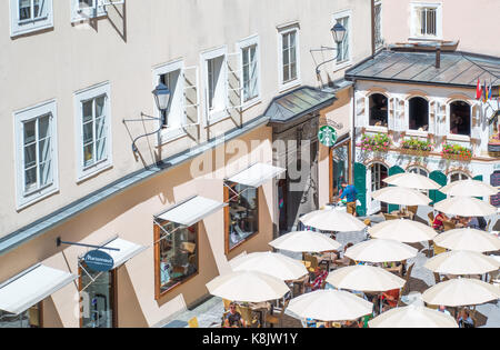 Salisburgo, Austria - 3 agosto 2016: un bar all'aperto e un ristorante nel cortile del w. a. Mozart home Foto Stock