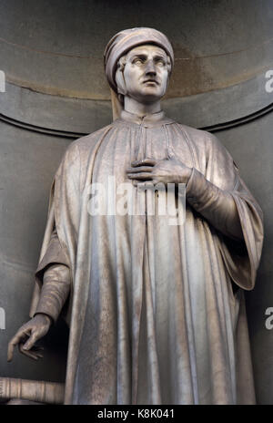 Statua Accurso noto anche come accorso da Bagnolo e in latino Accursius 1182 - 1263 era un giurista italiano ed glosser, che rappresenta la scuola di Bologna, Azzone studente. 1215.Statua della Galleria degli Uffizi di Firenze Toscana Italia. da Odoardo Fantacchiotti Foto Stock