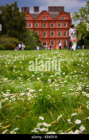 Una tempesta di cloud birre presso i Giardini di Kew, Richmond, Londra Foto Stock