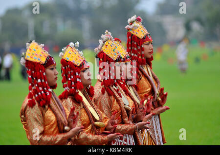 Kathmandu, Nepal. Xix Sep, 2017. ragazze nepalese impersona come kumari dea vivente del Nepal durante la celebrazione del giorno della costituzione in Nepal army pavilion, tundikhel, Kathmandu, Nepal martedì, 19 settembre 2017. Credito: narayan maharjan/Pacific press/alamy live news Foto Stock