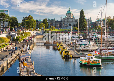 Victoria, British Columbia, Canada - 11 Settembre 2017: Victoria Harbour e British Columbia agli edifici del Parlamento al tramonto Foto Stock