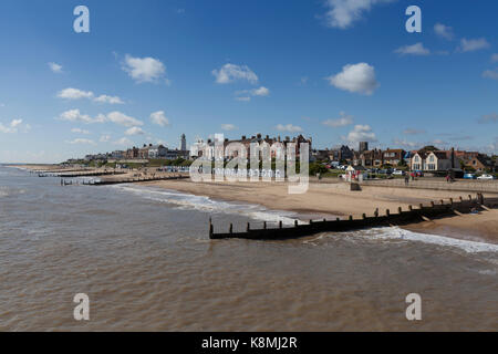 Vista di southwold fronte mare guardando dal molo, Suffolk, Inghilterra Foto Stock
