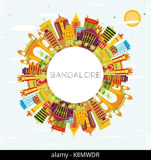 Bangalore skyline con edifici di colore, il blu del cielo e spazio copia. illustrazione vettoriale. viaggi di affari e di turismo con il concetto di architettura storica. Illustrazione Vettoriale