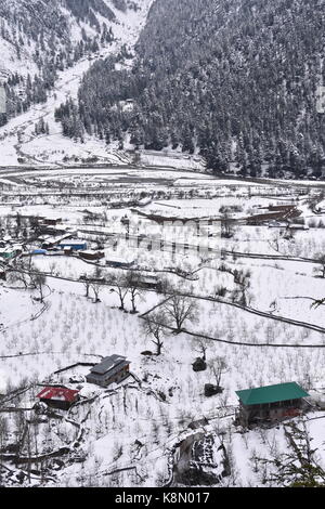 Sangla valley in inverno, kinnaur Himalaya Himachal Pradesh, India Foto Stock