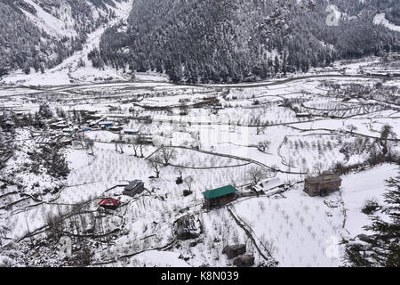 Sangla valley in inverno, kinnaur Himalaya Himachal Pradesh, India Foto Stock