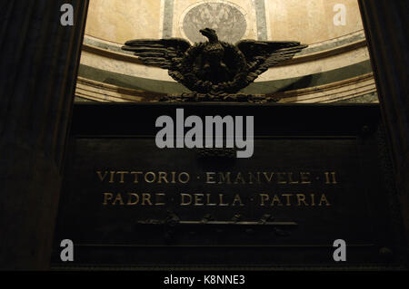 Tomba di Vittorio Emanuele II, re d'Italia (1820-1878). dettaglio. interno del Pantheon di Roma, Italia. Foto Stock