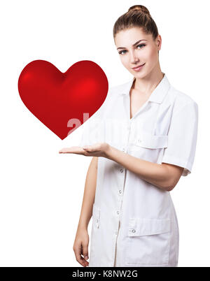 Cardiologo donna medico azienda grande cuore rosso. Foto Stock