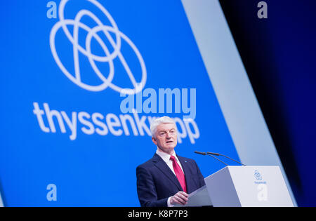 File - un file immagine datata 27 gennaio 2017 mostra heinrich hiesinger, amministratore delegato della thyssenkrupp ag, parlando all'assemblea generale a Bochum, Germania. thyssenkrupp e tata steel hanno sottoscritto una dichiarazione di intenti per una joint venture 50:50 nelle loro operazioni europee. photo: Rolf vennenbernd/dpa Foto Stock