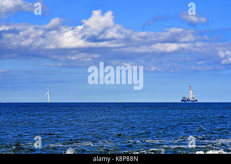 Blyth, Regno Unito. Xx Settembre, 2017. blyth mare del Nord vole au vent jack up turbina eolica piattaforma installer rig con completato e turbine in corso credito: wilf doyle/alamy live news Foto Stock