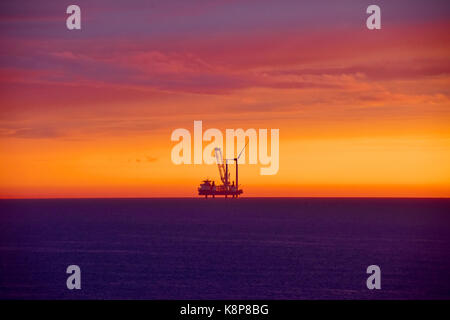 Blyth, Regno Unito. Xx Settembre, 2017. blyth mare del Nord vole au vent jack up turbina eolica piattaforma installer rig in funzione tutta la notte credito: wilf doyle/alamy live news Foto Stock