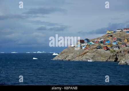 Vista della piccola città di Uummannaq situato su un isolotto roccioso nel fiordo con lo stesso nome, circa 500 chilometri a nord del circolo polare sulla costa ovest della Groenlandia. prese 20.08.2017. foto: karlheinz schindler/dpa-zentralbild/zb | Utilizzo di tutto il mondo Foto Stock