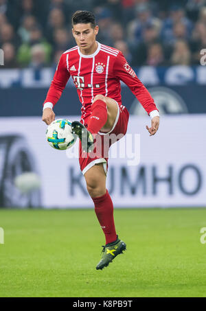 Gelsenkirchen (Germania). Xix Sep, 2017. bayern james rodriguez n azione durante la Bundesliga tedesca partita di calcio tra FC Schalke 04 e Bayern Monaco presso la Veltins Arena di Gelsenkirchen, Germania, 19 settembre 2017. Credito: guido kirchner/dpa/alamy live news Foto Stock