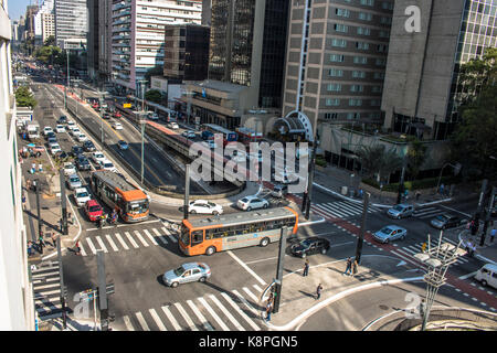 San Paolo, Brasile. 20th settembre 2017. Traffico in Paulista Avenue, regione centrale di San Paolo, il Mercoledì (20). Credit: Alf Ribeiro/Alamy Live News Foto Stock