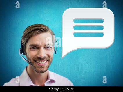 Digital composito di customer care service uomo con bolla di chat Foto Stock