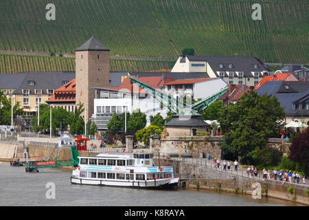 Alter Kranen, Old Crane e River Main , Würzburg, bassa Franconia, Baviera, Germania, Europa i Altes Swild Weingut Juliusspital , Würzburg ,Unterf Foto Stock