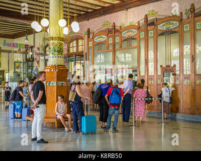 Biglietto principale hall all'interno estacio del nord stazione ferroviaria, valencia, Spagna, Europa Foto Stock