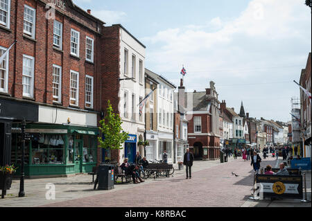 North Street nella città di Chichester, West Sussex, in Inghilterra, Regno Unito. Foto Stock