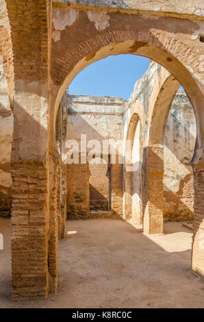 Antica necropoli chellah rovine con moschea e mausoleo in Marocco la capitale Rabat, Marocco, Africa del nord. Foto Stock