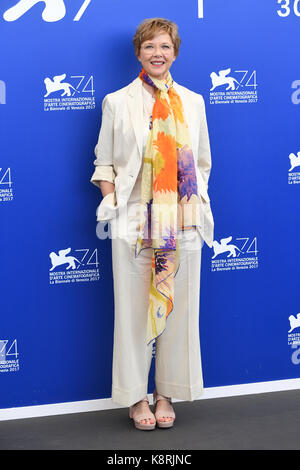 Actrice americano Annette Bening assiste la giuria photocall durante la 74a Venezia Film Festival di Venezia, Italia. 30 agosto 2017 © Paul Treadway Foto Stock