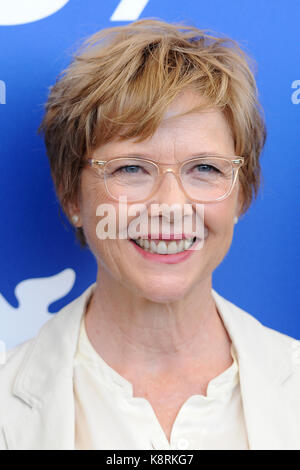 Actrice americano Annette Bening assiste la giuria photocall durante la 74a Venezia Film Festival di Venezia, Italia. 30 agosto 2017 © Paul Treadway Foto Stock