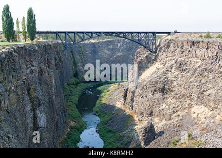 Vista di una sezione del fiume storto in oregon dall'alto ponte in Peter Skene Ogden parco dello stato Foto Stock