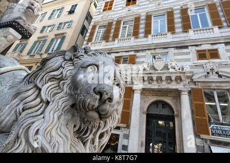 Statua di Lion esterno Cattedrale di Genova (Cattedrale di San Lorenzo), Genova, liguria, Italy Foto Stock