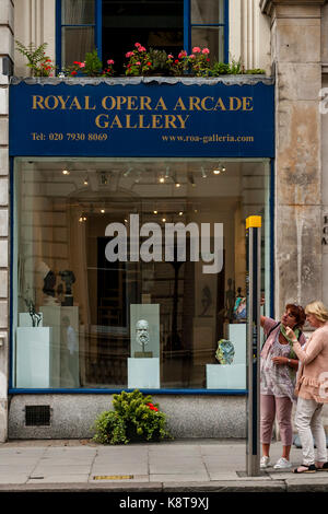 Il royal opera arcade gallery, Pall Mall, london, Regno Unito Foto Stock