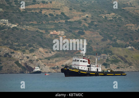Rimorchiatori nel porto di amoudara sull isola di Creta in Grecia Foto Stock