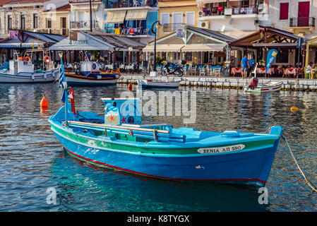 Isola di Samos, Grecia - 18 Settembre 2016: barche da pesca a Pythagorion/Pythagoreio Foto Stock