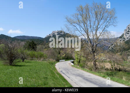 Strada per château de puilaurens, Francia Foto Stock