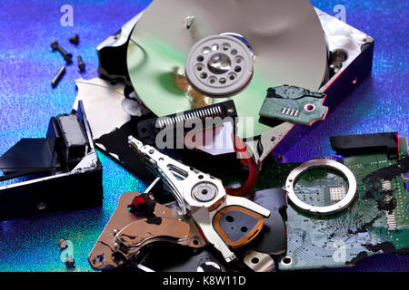 Parti del computer distrutti unità disco rigido (HDD vista esplosa, HDD distruggere) - USA Foto Stock