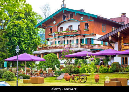 Tradizionale architettura tedesca di rottach egern villaggio sul lago Tegernsee, Baviera, la regione della Germania Foto Stock