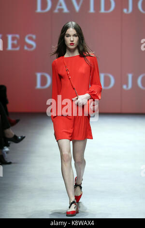 Un modello di passeggiate la pista al premio pista quella presentata da David Jones durante il Melbourne fashion week su settembre 04,2017 a melbourne, Australia Foto Stock