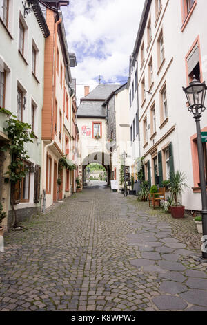 BERNKASTEL-KEUS, GERMANIA - 5 agosto 17: La vecchia città medievale è una delle principali attrazioni turistiche del fiume Mosella. Foto Stock