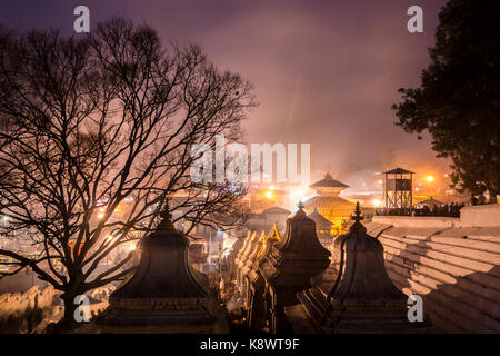 Tramonto al Tempio di Pashupatinath Foto Stock