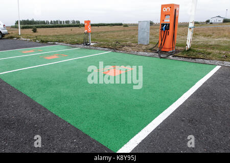 Veicolo vuoto macchie a stazioni di ricarica. Foto Stock
